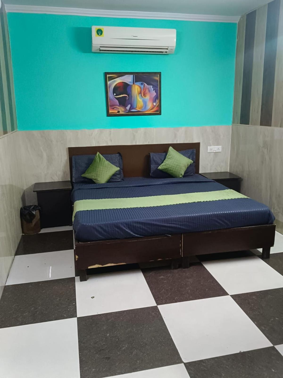 The Glory 3* New Delhi